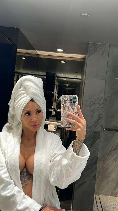 # Fresh out of the shower💦
Want to play a little game? I'll ..