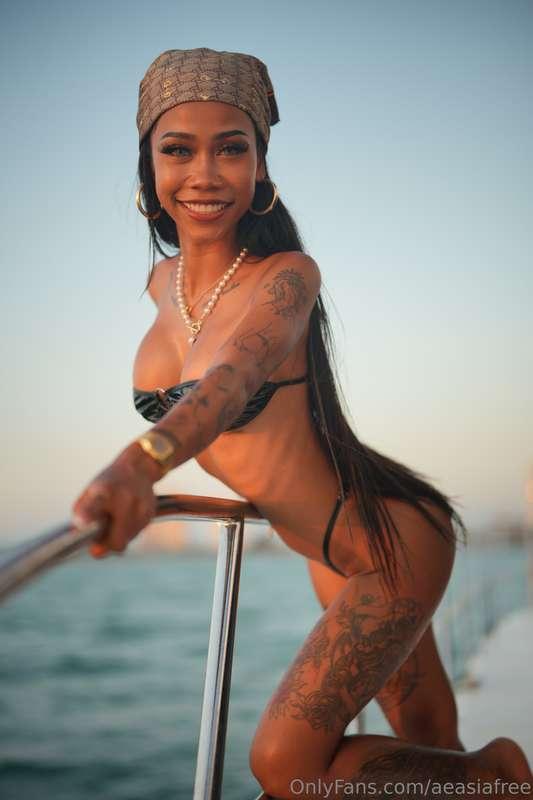 Can we do naughty things on this boat together? Tell me all ..