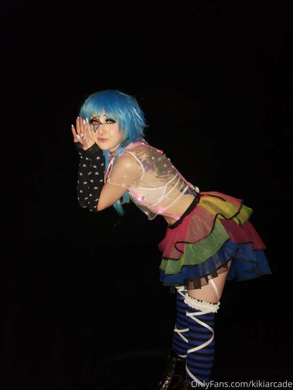 💙 Swipe left to see under skirt shots 💙

Happy Hump Day!!