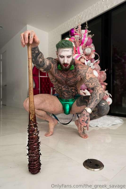 Joker vibes, but I play dirty games only. Wanna be my Harley..
