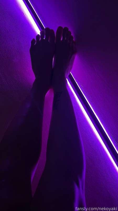 My feet need worshipping 😎

#fyp #foot #asianfeet #feetfetish #petite #asian #cute #kink #fetish 