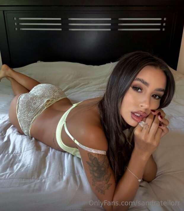 🔥FREE SUB🔥HOT 🔥@lunaa_official WITH A HORNY, CREAMY PUSSY HU..