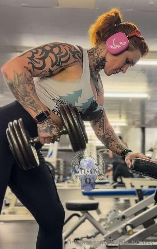 **SFW LEG DAY VIDEO!**
Tips are appreciated. - subs get thes..
