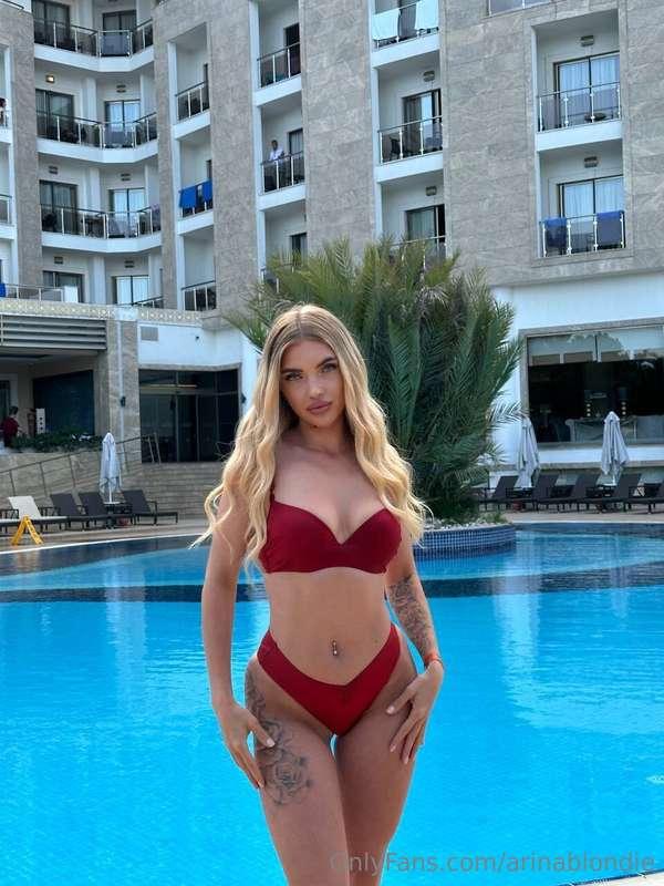 arinablondie image #0