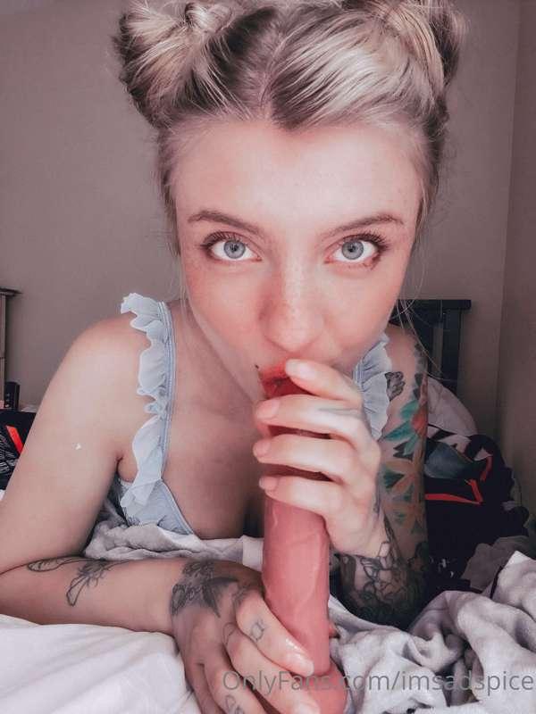 Having too much fun with this🥵🤤😍💕

Hope everyone is having a..
