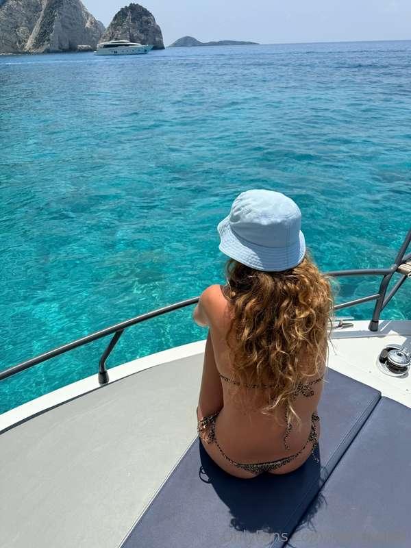 saved you a seat next to me so you could see this view too 🌊