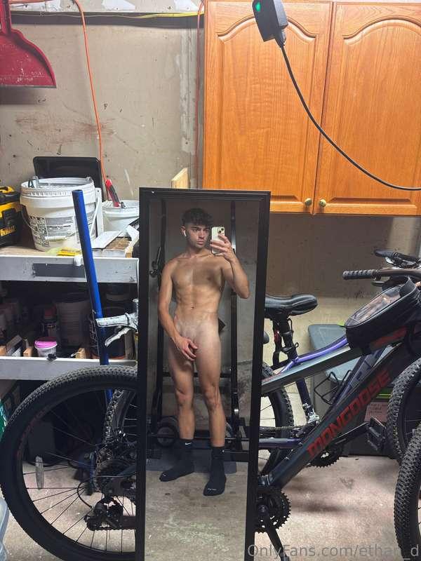 Anyone else workout naked? 👀💪🏻