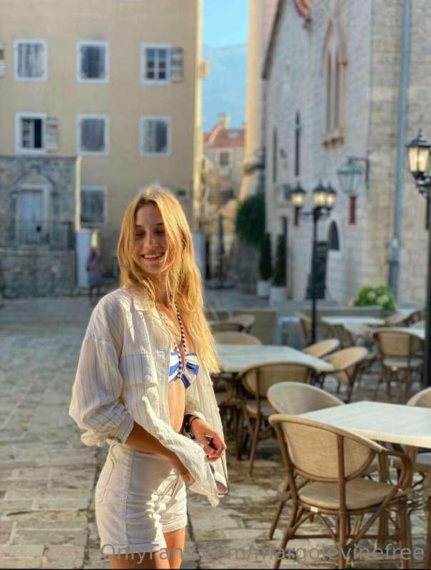 You'll get lost with me in the narrow streets, looking for m..