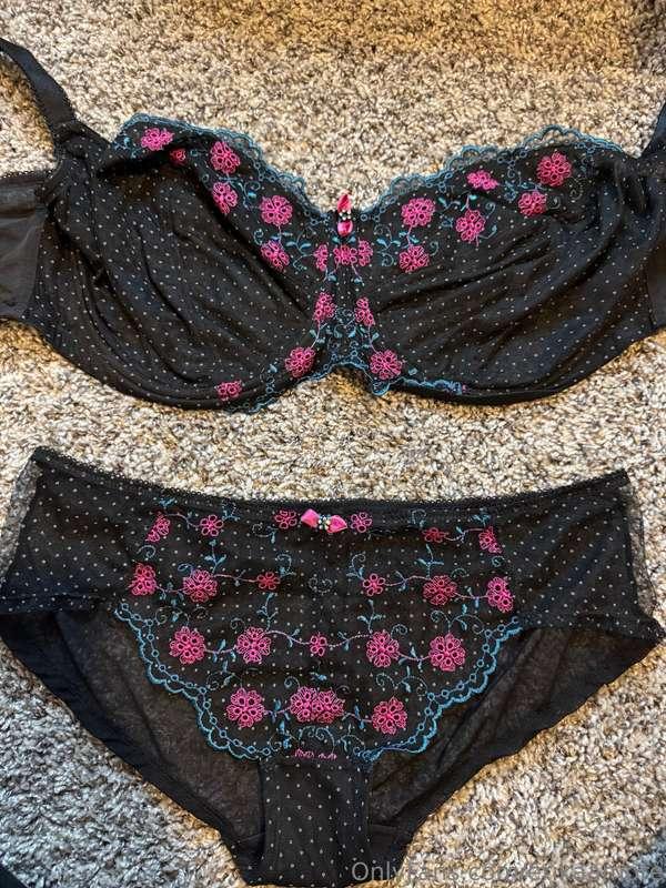 Bra and pantie sets! Watch the live stream to get the storie..