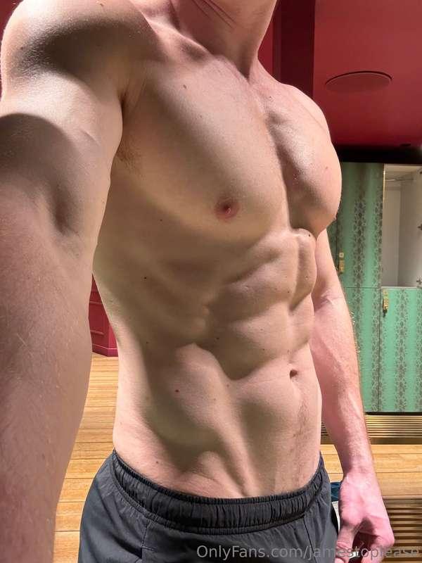 Can I just bring this gym lighting with me everywhere?!😅