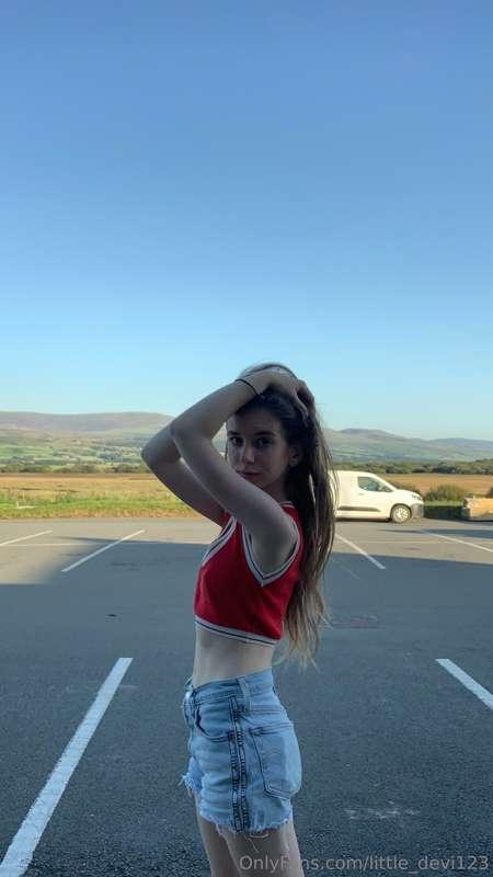 Braless, prefer it that way🙈