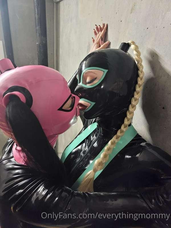 First fan to tip $30 get's $300 worth of BDSM content.