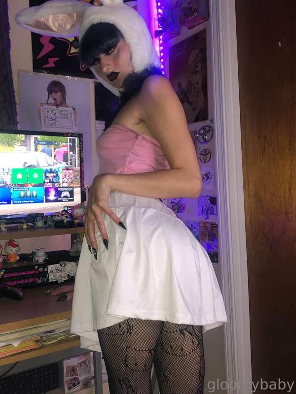 i would show you my pussy but it has shorts 🫠