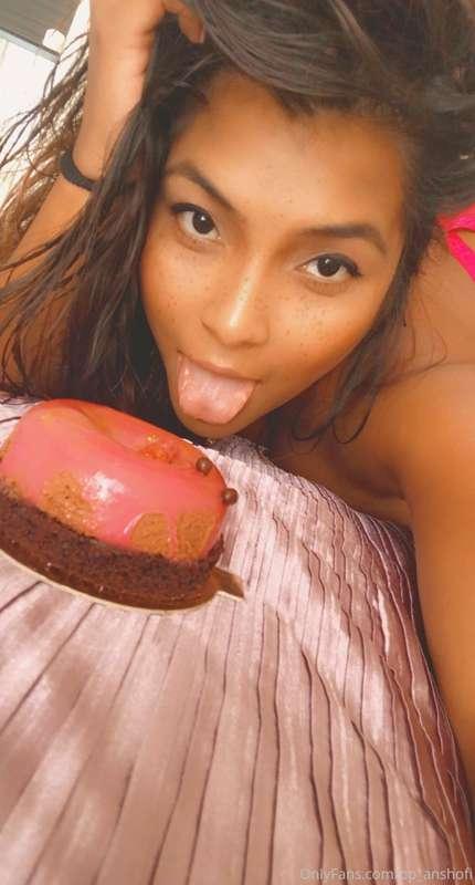 👅 🍩