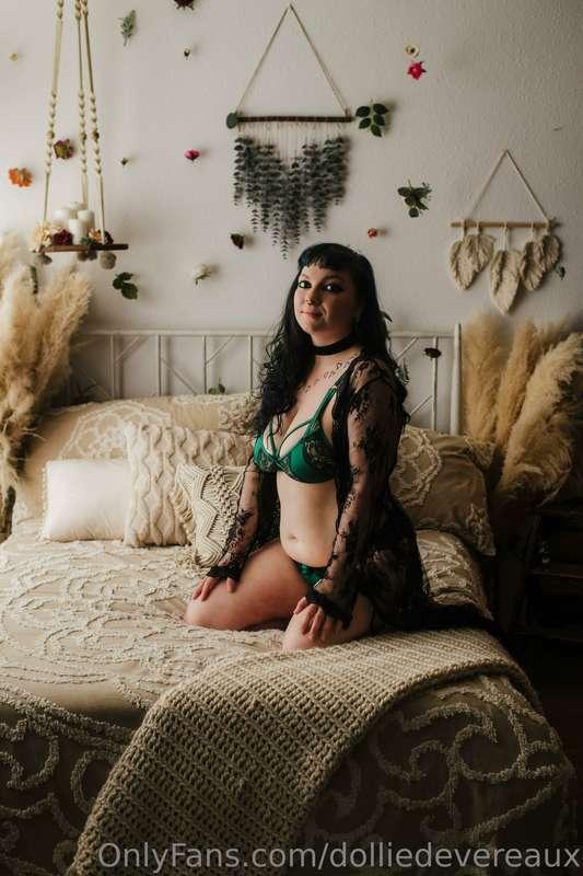 Happy Friday ghosts and ghouls! 😍 who else is super excited ..