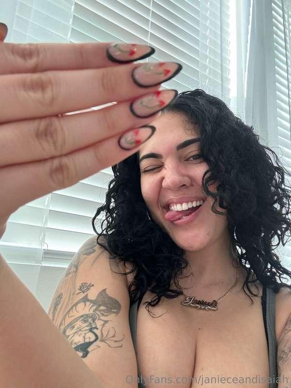 do you like my new grabbers? 💅🏼 Isaiah loves 'em 😇