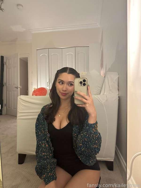 #OOTD 🥗 had a fun drinking stream on Twitch last night (even tho i only drank half a seltzer LOL) thanks for spending ur Friday night with me :D playing Suck Up was actually sooo funny hahaha

#twitchstreamer #egirl #streamer 