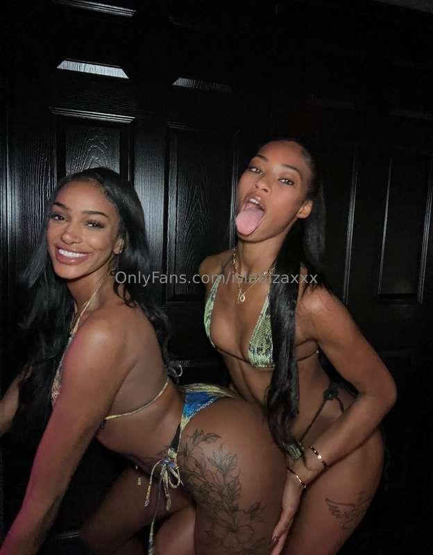 BACK AS REQUESTED 😈😈Sexy GG squirt stream w/ @drayadominican..