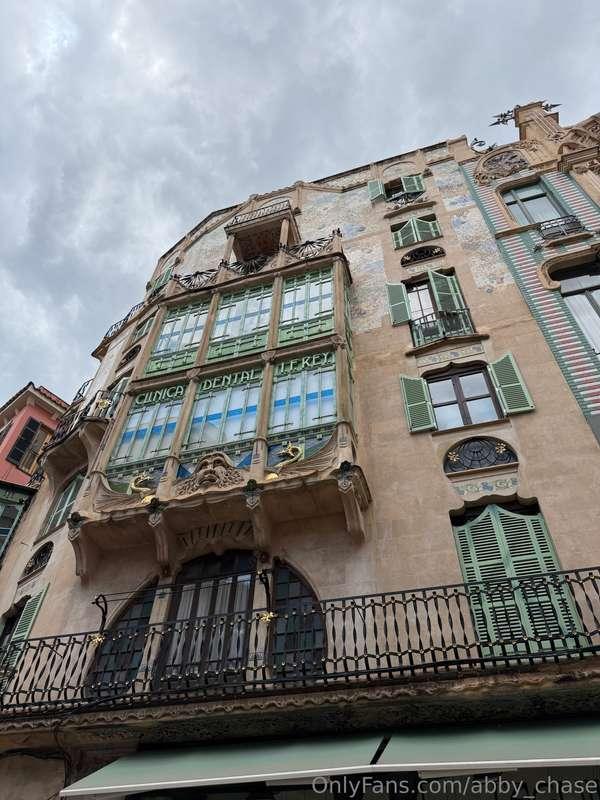 We often forget to look up… Yet the sky reminds us every day..