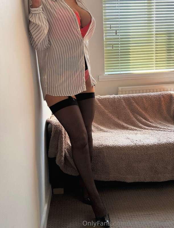 Hey guys I’m online nylon shopping today so if you want me t..