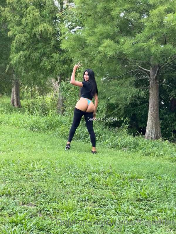 When for a walk and I start getting to hot 🥵 
Florida wheath..