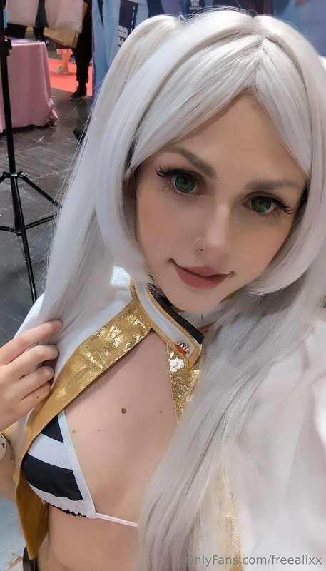 Con weekend is here 🎉 Here a sneak of a little behind-the-sc..