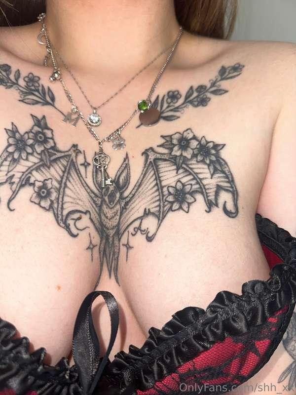 Up close and personal now they just need kissing 💋❤️