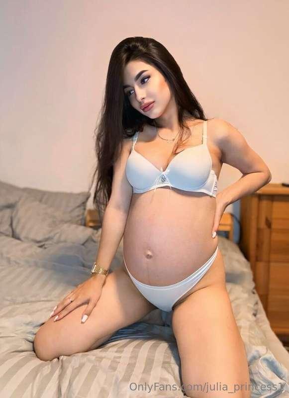 ## this cutie pregnant girl wants to get fucked again ## she..