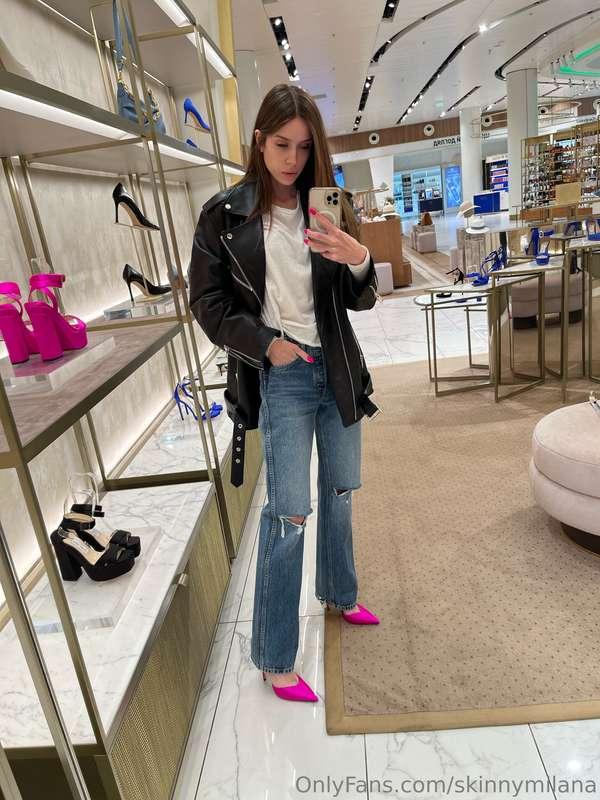 Love goin' shopping after a long workday, totally chills me ..