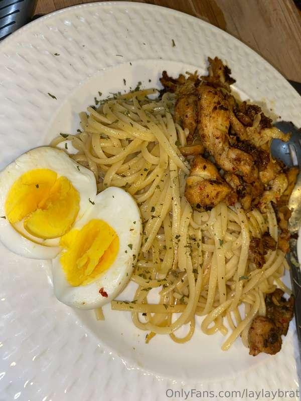 Tonight’s dinner! Garlic noodles and chicken