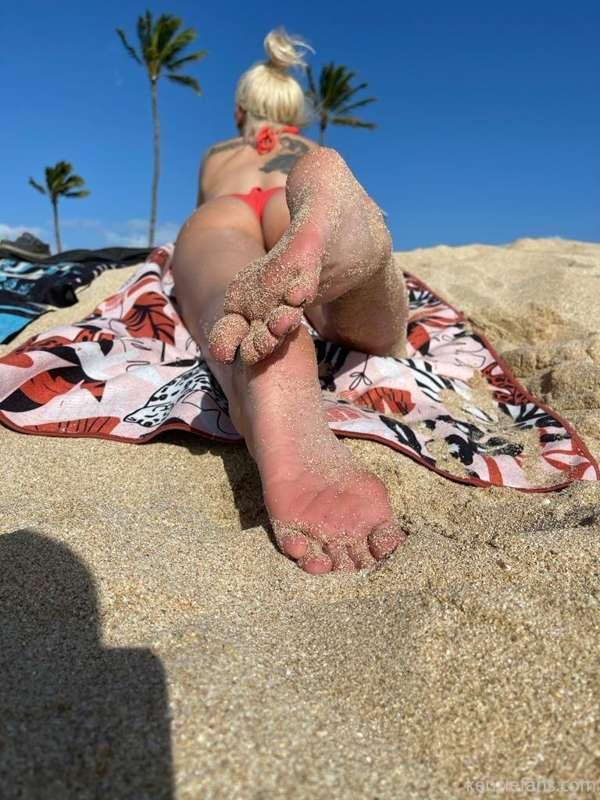 Beach bum 🍑