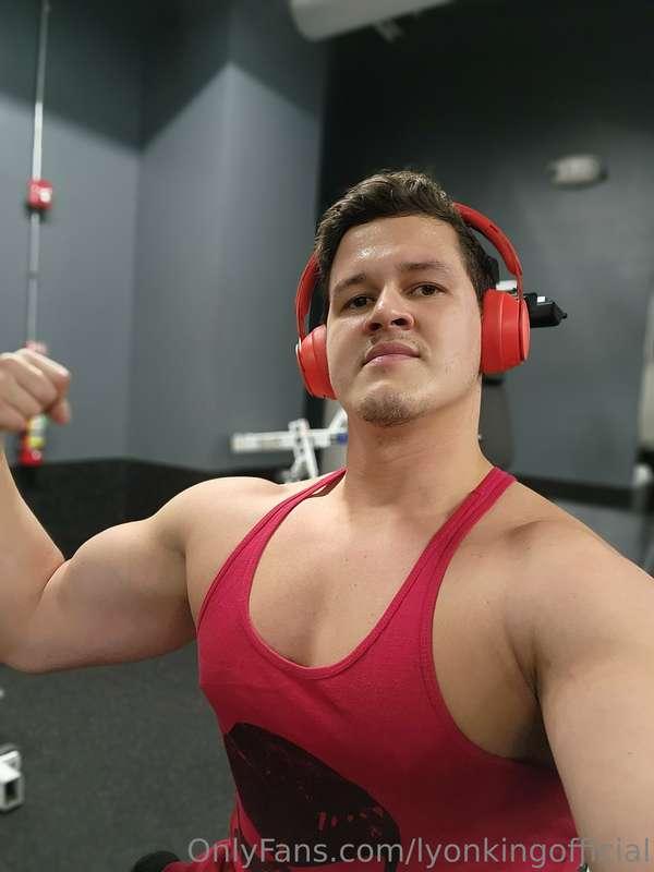 Chest pump sitting good 😏 in need of a volunteer to massage ..