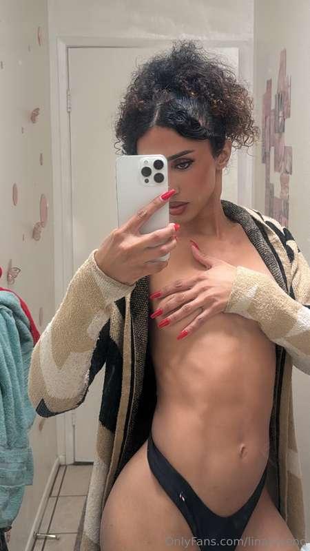 Who likes red nails 💅😋