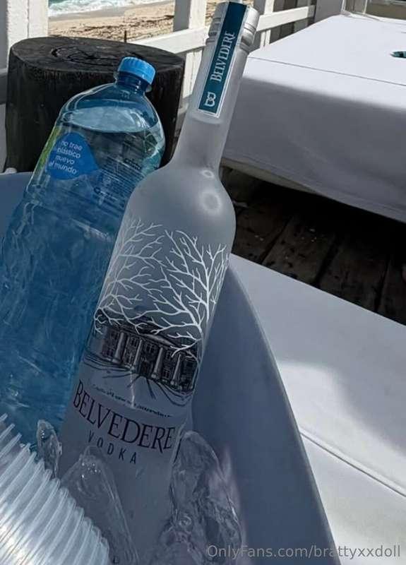 staying hydrated 💦👅