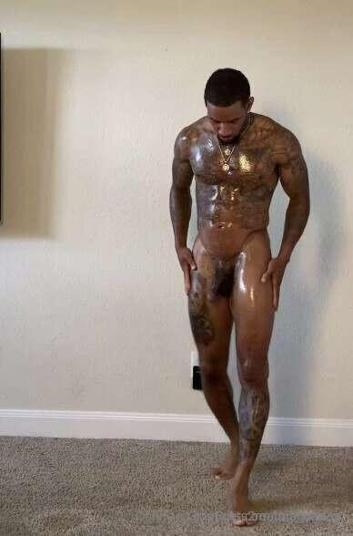 Catch 2realmacdatfee servin’ pipe and pressure 💦 His content..