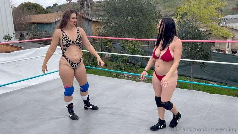 Bear hug match with week with @steviekixx 