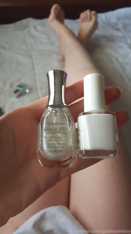 Guuuys, I need your help deciding which polish to go with! I..