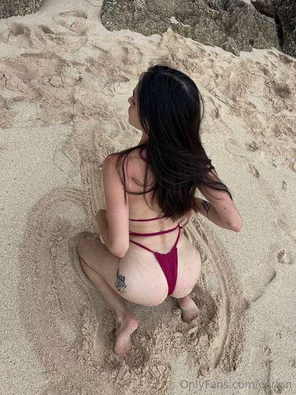 Should I stay on the sand or take a dip what do you think?🌅🌞
