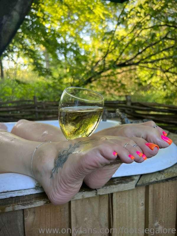 footsiegalore image #0