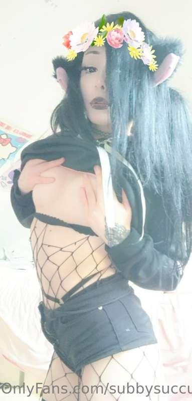 should I start selling Snapchat sessions? if yes DM me 💕🥺