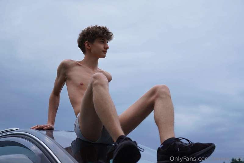 Would you like me to wash your car? ❤️