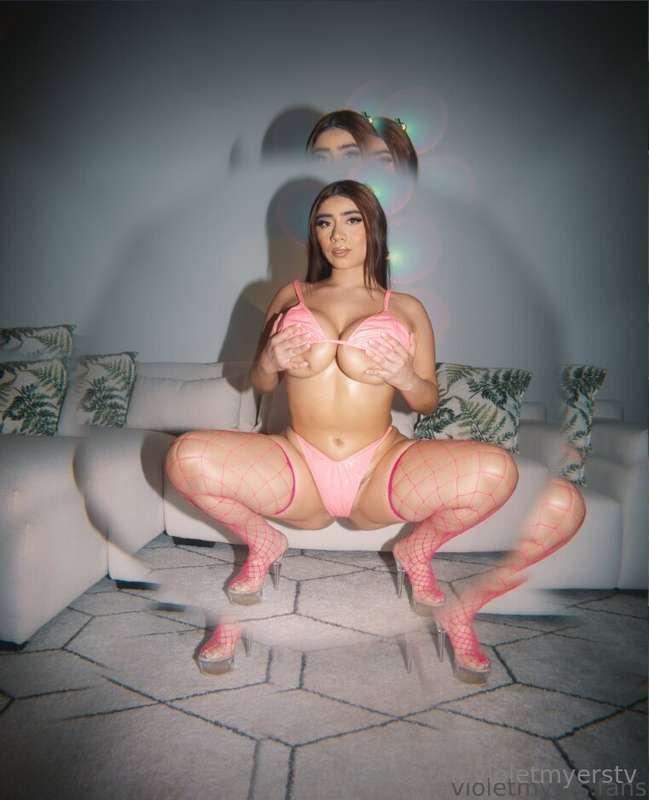New Year is cumming! 🍾🎇https://onlyfans.com/violetmyers/c79