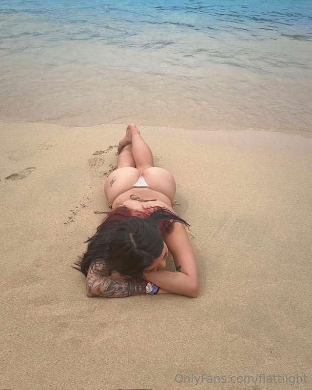 ✨Come and enjoy @rubyy20, a beautiful girl who loves tattoos..