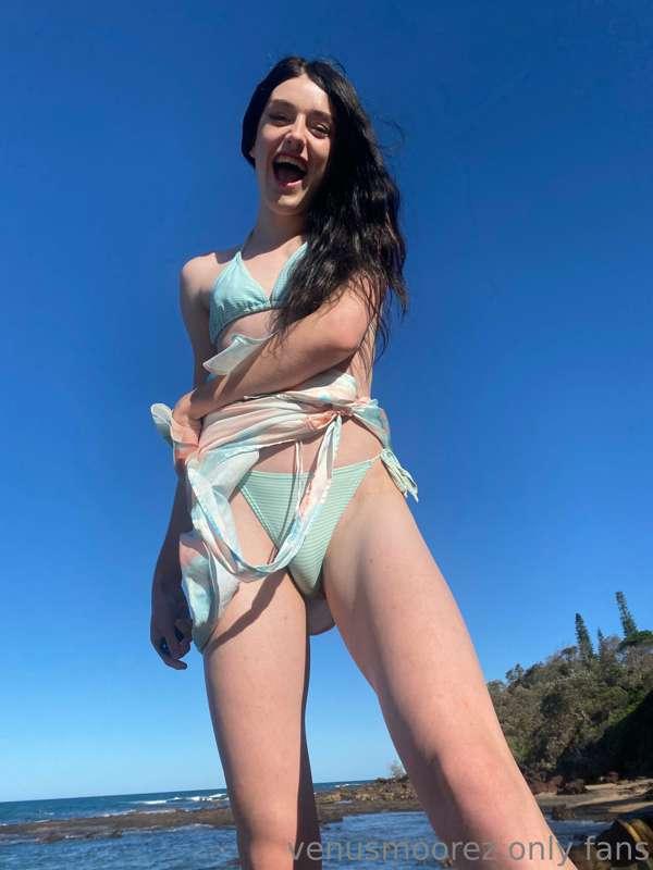 Yes I accidentally got pussy shots at the beach