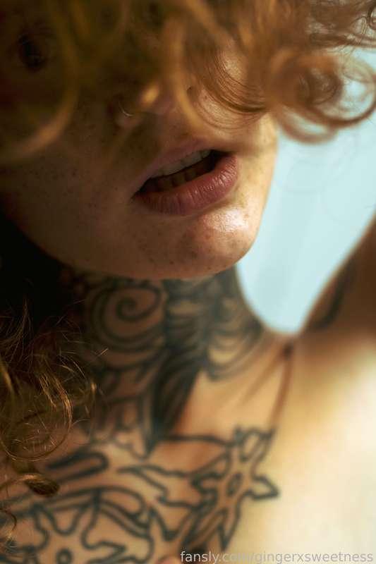It seems to me that when the lens gets closer👉👈, some things become more noticeable👀 and therefore better. How do you like my photo💦? Doesn't lust appear in you from this angle?🔥


#fyp #bisexual #nude #blowjob #pussy #ass #sexy  #tits #anal #boygirl