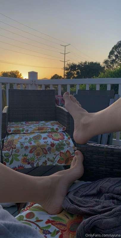 i need someone to watch the sunset with me while they rub my..