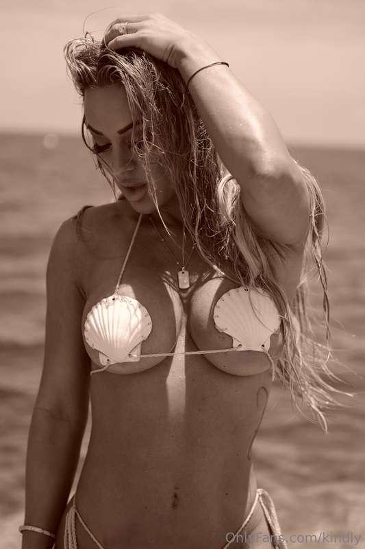 Like this seashell bikini?