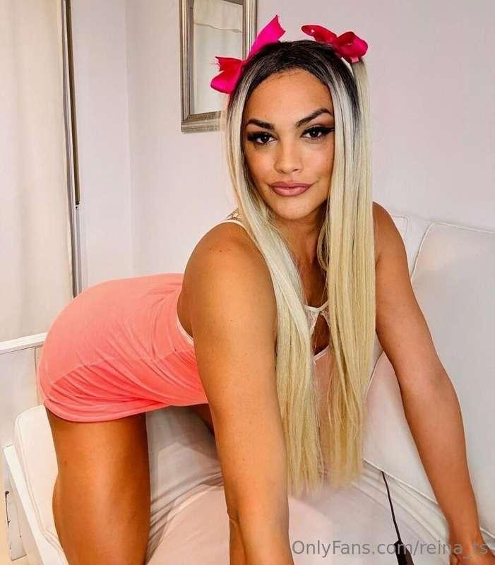 💖 Pink is often called “sweet.” But in the right cut… it’s w..