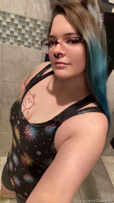 Preworkout the other day. 

Would anyone be interested in seeing my Halloween photos even if it’s a little late? I was good kitty! #workout #hugetits #naturaltits #hucow #lactation #lactating #workout