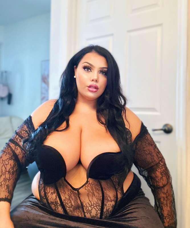 Liking fat girls is so hot 😈💦